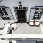 One Manto Square