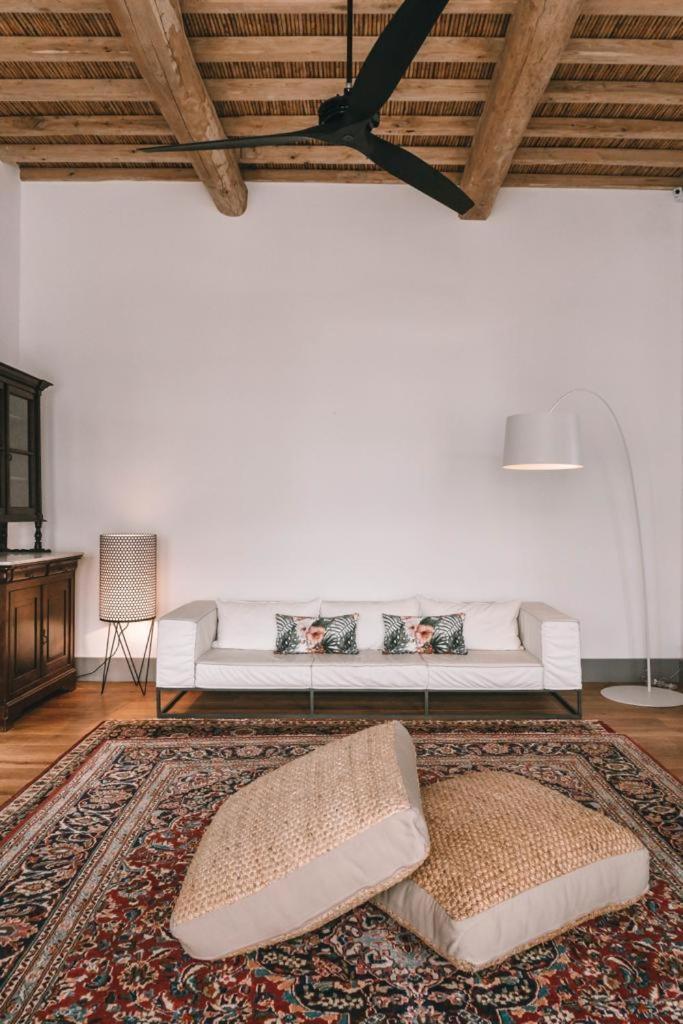 Apartment One Manto Square