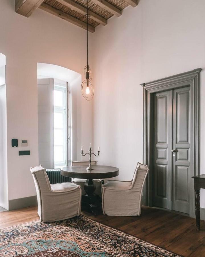 Apartment One Manto Square *